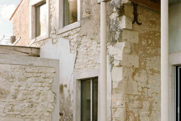 Assemblage de matériaux, pierre, bois, béton-construction-maison-Chenac-Saint-Seurin-d'Uzet