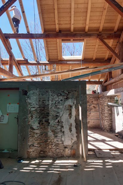 Pose de la charpente-rehabilitation-maison-Bozel