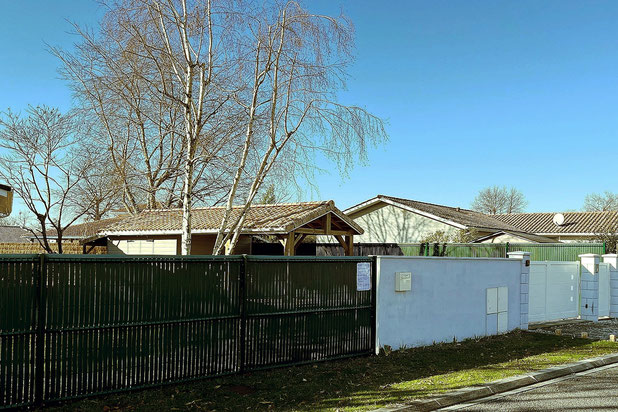 Photo depuis la rue, période estivale-construction-espaces_exts-Audenge