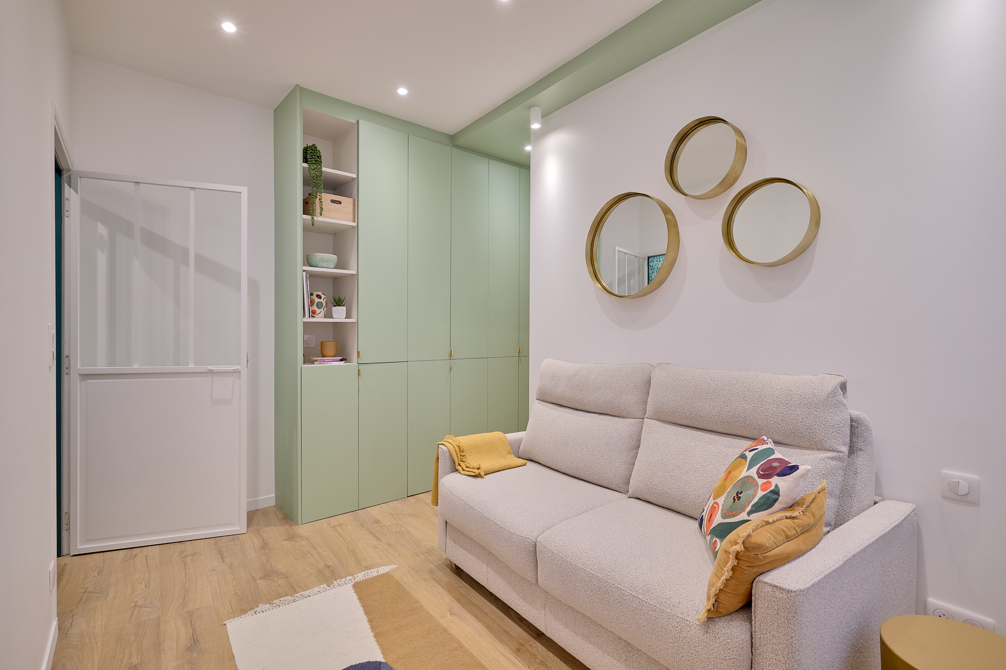 Un 17 m² parisien à Bastille repensé comme une suite compacte – rénovation d'appartement Creuse