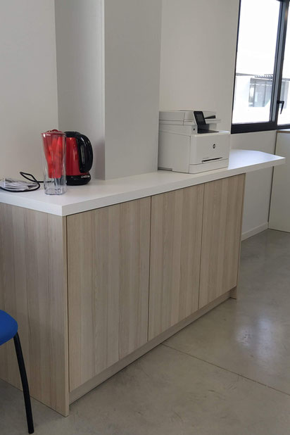 Un meuble de rangement sur mesure-amenagement-bureaux-Plaisance-du-Touch