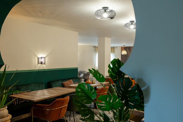 Une envie de découvrir depuis l'ancienne salle-agrandissement_extension-cafe_restaurant-La Valette-du-Var