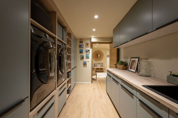 Une buanderie fonctionnelle et ergonomique-amenagement-maison-Carqueiranne