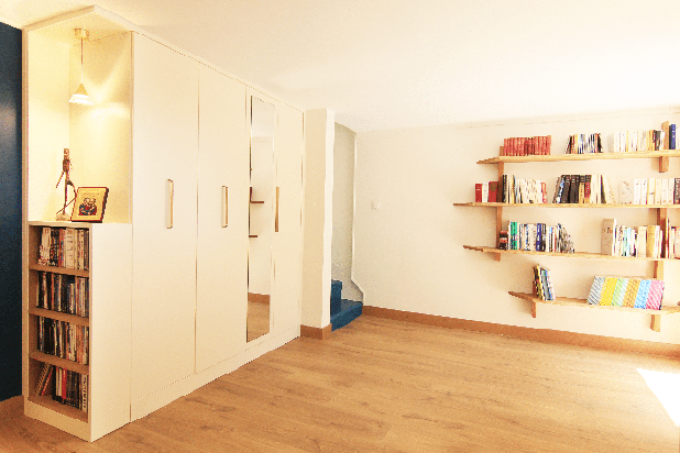 Sas d'entrée : meuble et bibliothèque sur mesure-rehabilitation-maison-Lyon