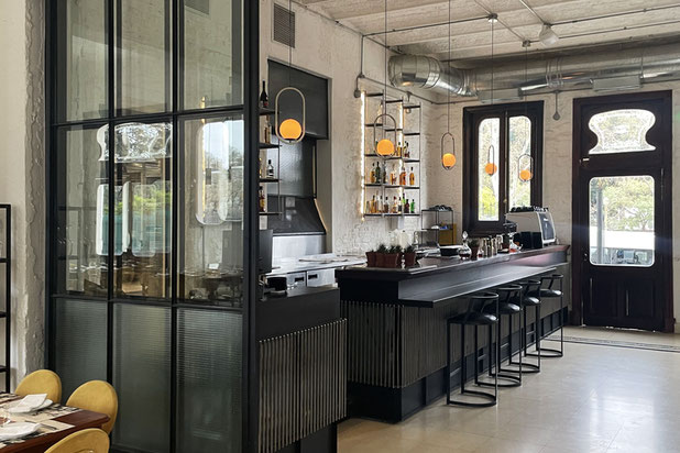 Paroi vitrée coulissante acier noir - espace modulable-renovation-autre-Buenos Aires