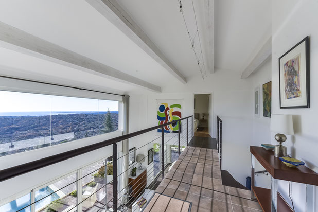 perspective depuis la mezzanine vers la mer-construction-maison-Saint-Jeannet