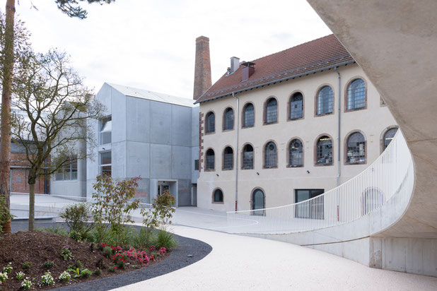 Vue des bâtiments neufs et réhabilités, occupés par le Centre International d’Art Verrier-rehabilitation-equipement-Meisenthal