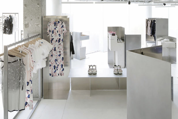 PRESENTOIR-amenagement-boutique_local-Sumida City