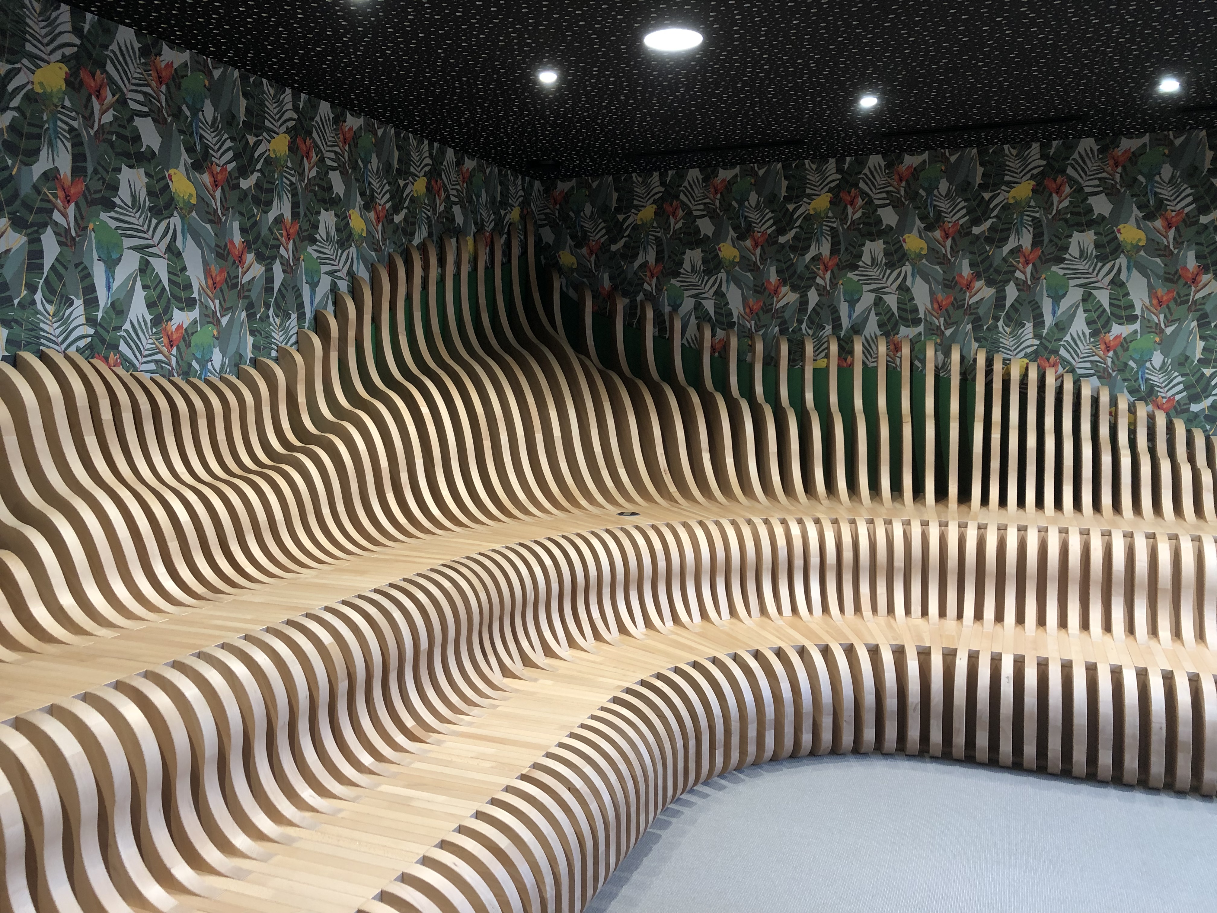 La BANQUETTE de travail – aménagement de bureaux Loire-Atlantique