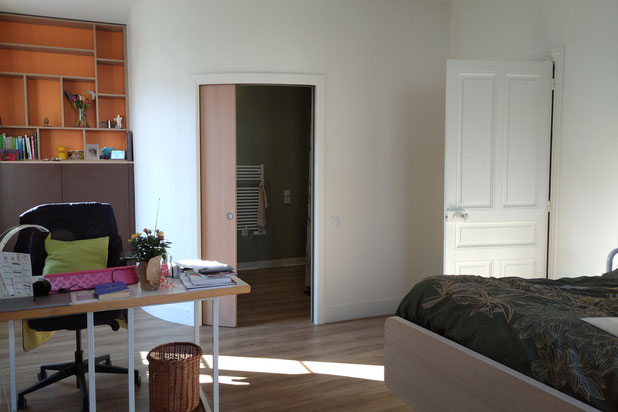 suppression du "decor" de liaison au profit d'un rangement coloré toute hauteur-renovation-maison-Clermont-Ferrand