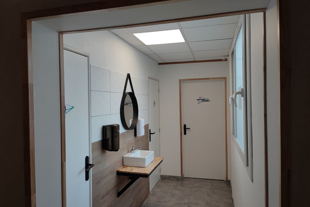 des sanitaires remaniés pour être accessibles.-rehabilitation-autre-Vichy