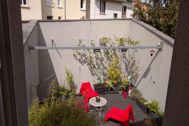 au final, une structure éclairée qui sert de suspente à tout un tas d'éléments (notamment une balançoire)-renovation-maison-Clermont-Ferrand