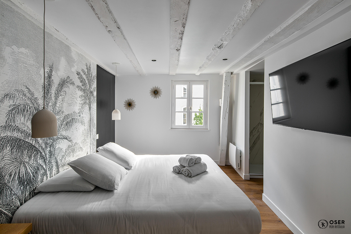 Suite parentale en noir et blanc – rénovation d'appartement Territoire de Belfort Suite parentale en noir et blanc – rénovation d'appartement Territoire de Belfort