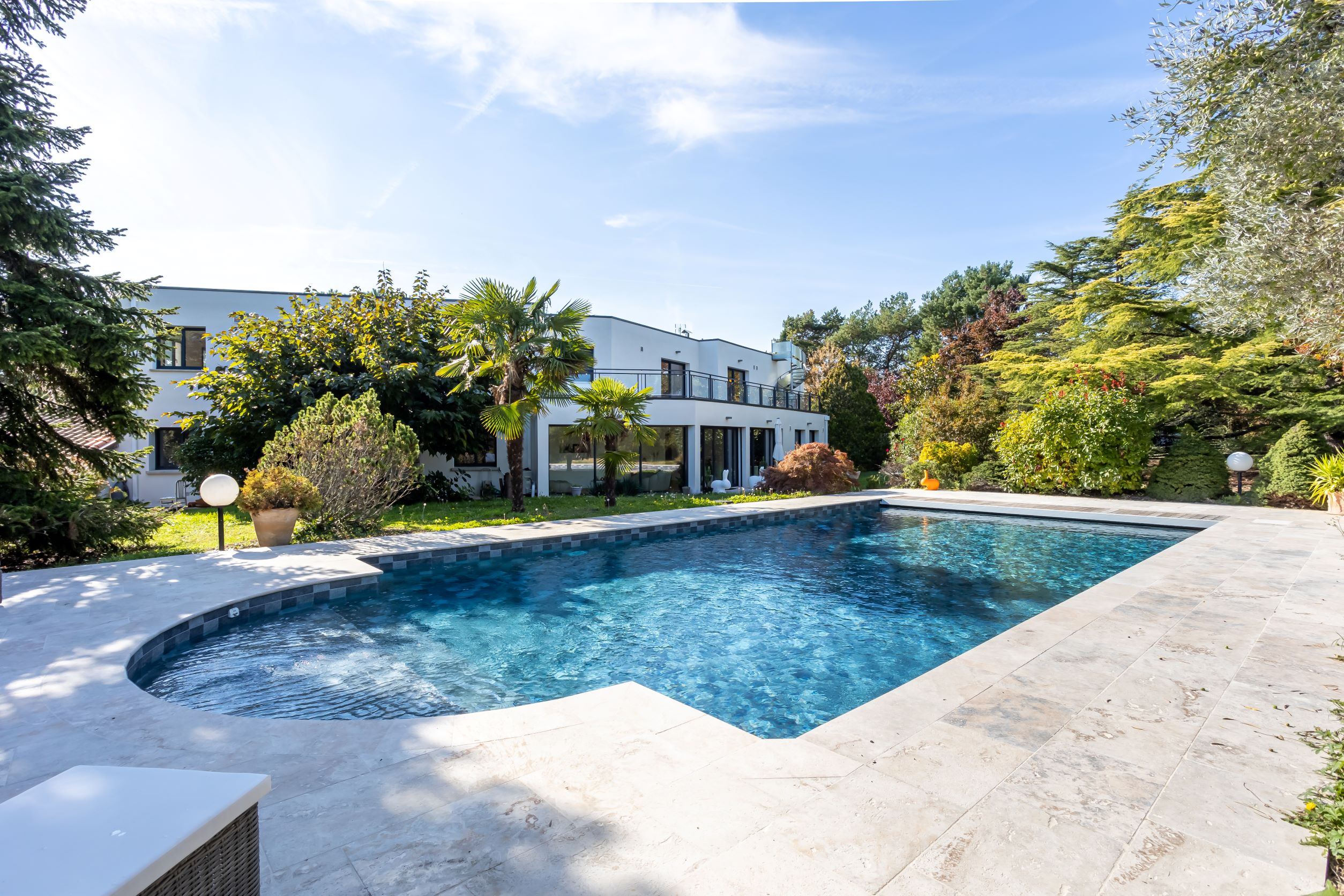 Rénovation d'une villa avec piscine – surélévation de maison Saint-Martin Rénovation d'une villa avec piscine – surélévation de maison Saint-Martin