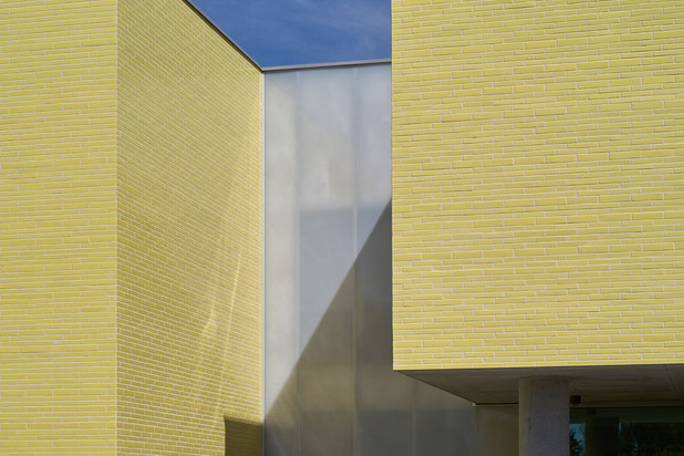 Parvis entrée-construction-equipement-Saint-Jacques-de-la-Lande