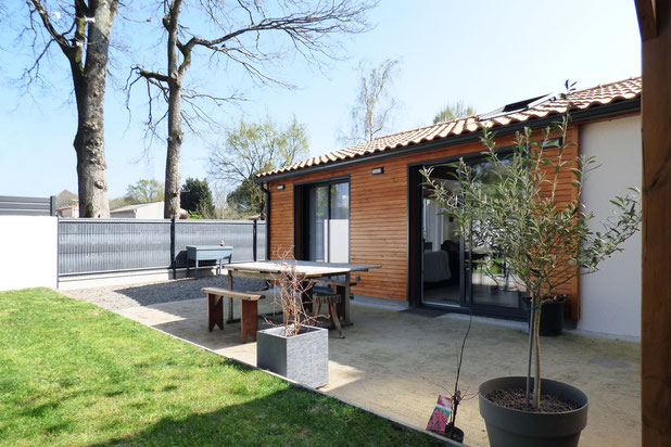 Terrasse et ouverture de la pièce de vie sur le jardin-rehabilitation-maison-Bouaye