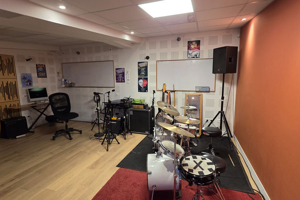 Une salle intérieure de musique-renovation-atelier_loft-Clamart