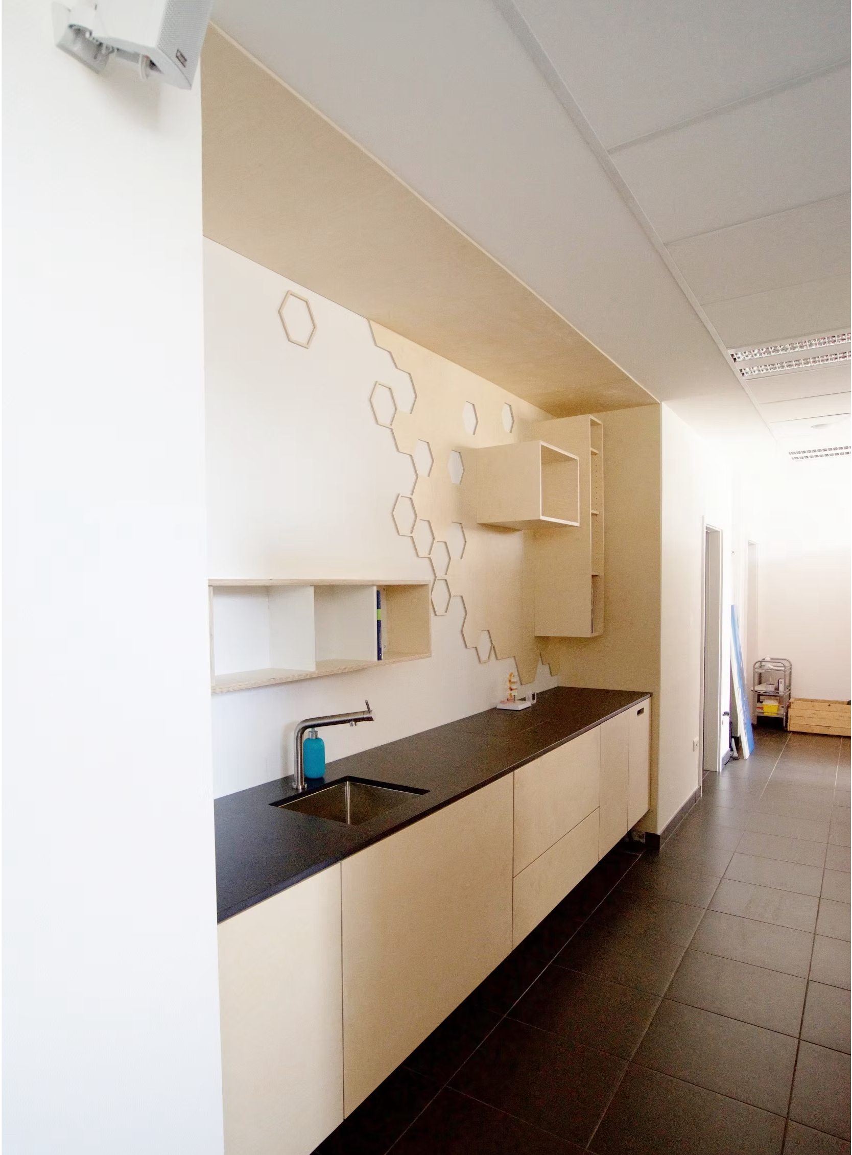 Aménagement Design d'intérieur - Meuble multi-fonction pour le cabinet K2S Santé de kinésithérapie – aménagement de bureaux Maine-et-Loire Aménagement Design d'intérieur - Meuble multi-fonction pour le cabinet K2S Santé de kinésithérapie – aménagement de bureaux Maine-et-Loire