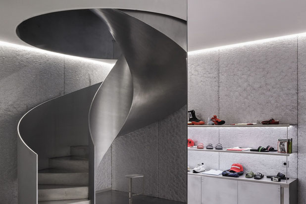 Miroir et escalier-renovation-boutique_local-Séville