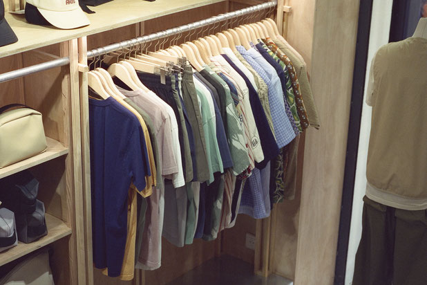 Portant bois et acier-amenagement-boutique_local-Montpellier