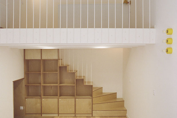 Bibliothèque et escalier sur mesure en bouleau-renovation-maison-Clapiers