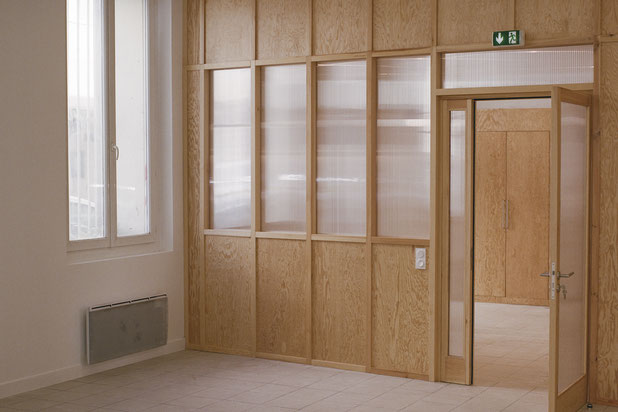 Cloison bois et polycarbonate-renovation-bureaux-Montpellier