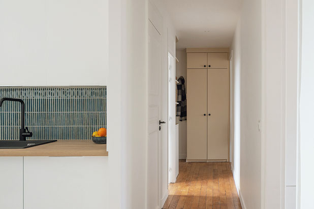 Cuisine et couloir-renovation-appartement-Paris