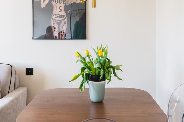 Détail coin repas dans salon-renovation-logement-Rueil-Malmaison