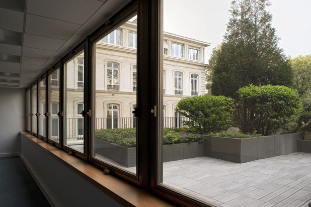 Vue intérieure depuis bureaux-rehabilitation-immeuble-Paris