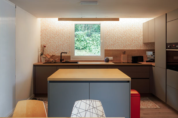 La cuisine bénéficie d'un apport de lumière indirect jouant sur son côté intimiste-renovation-appartement-Strasbourg