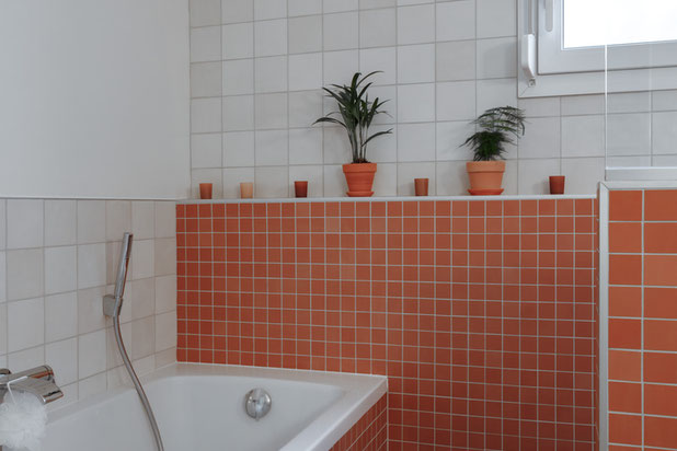 Zellige et mosaïque rouge s'associent pour jouer des volumes et des contrastes-renovation-appartement-Strasbourg
