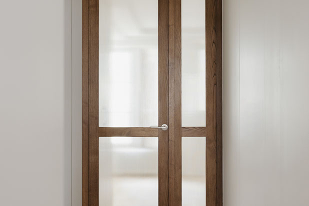 vue des portes d'accès aux chambres-renovation-appartement-Paris