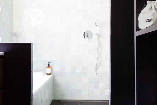 La salle de bain constrastée-renovation-appartement-Paris