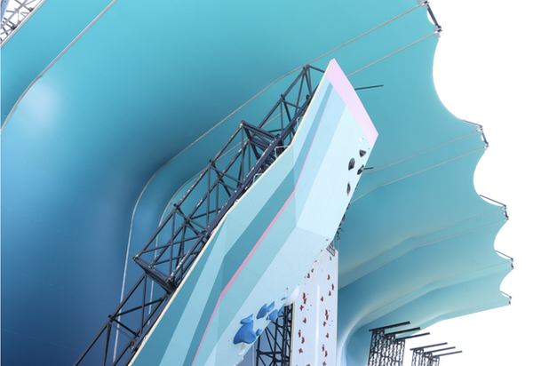 Porte-à-faux-construction-equipement-Le Bourget