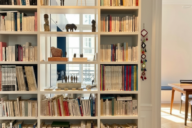 Bibliothèque salon et percée vers la salle à manger-rehabilitation-appartement-Paris