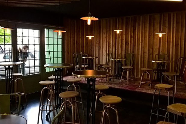Salle vue sur scène-rehabilitation-cafe_restaurant-Nantes