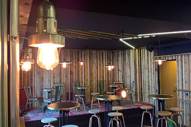 Salle vue sur scène-rehabilitation-cafe_restaurant-Nantes