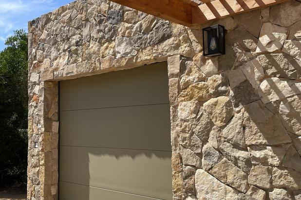 Pergola et parement pierre-construction-maison-Calvi