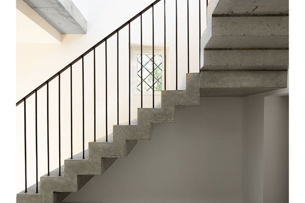 Escalier brut-renovation-maison-Alata