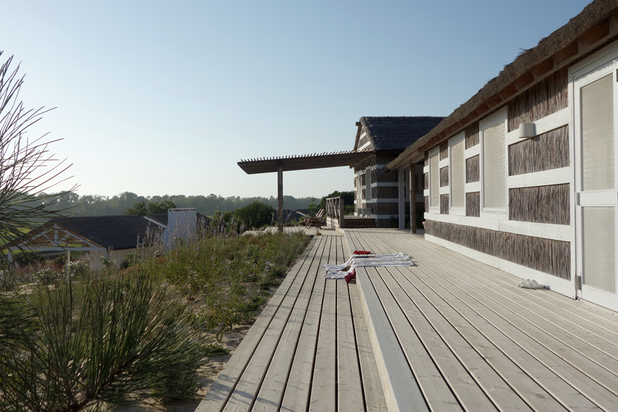 Deck de la cuisine et salon en enfilade-construction-maison-Comporta
