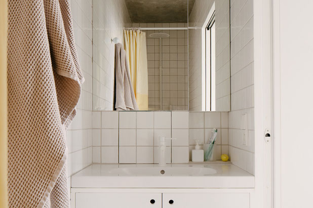 La salle de bain réduite au minimum-renovation-appartement-Paris