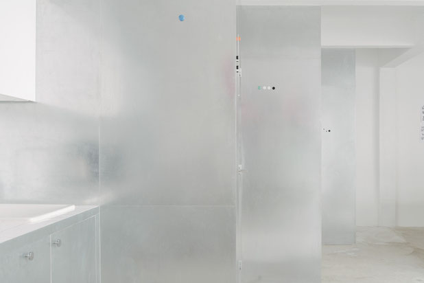 Le décalage des pièces offre une surface d'accroche pour le travail des graphistes-renovation-bureaux-Paris