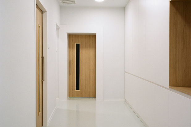 Couloir-renovation-boutique_local-Gent