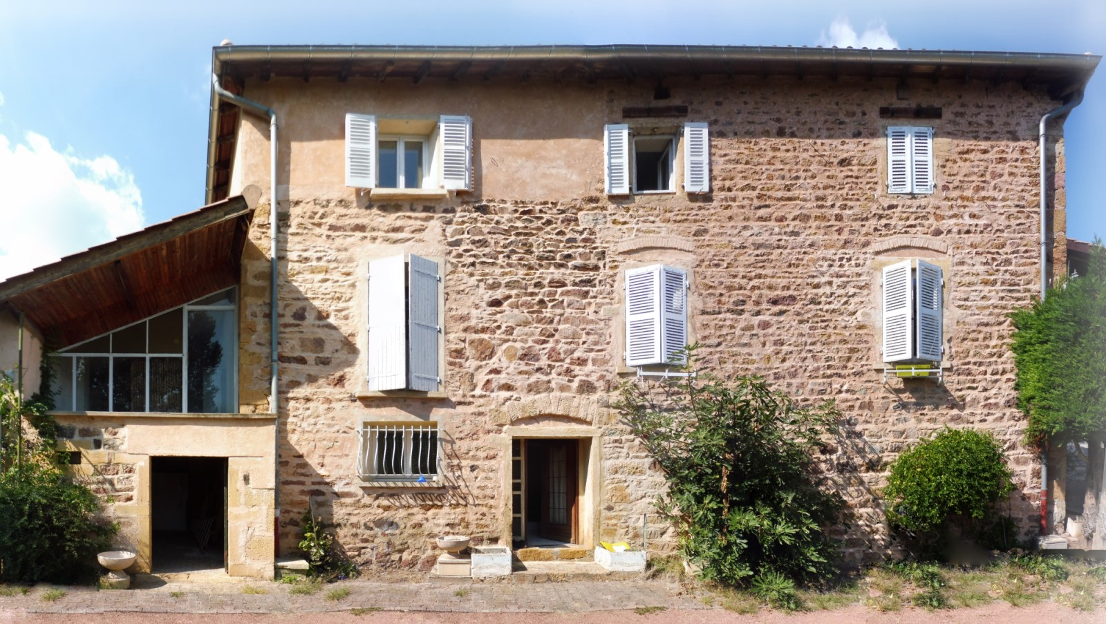 LA MAISON EN PIERRE DU BEAUJOLAIS – rénovation de maison Pyrénées-Atlantiques