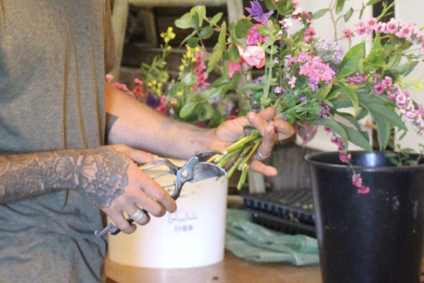 Travail des fleurs-rehabilitation-cafe_restaurant-Narrosse