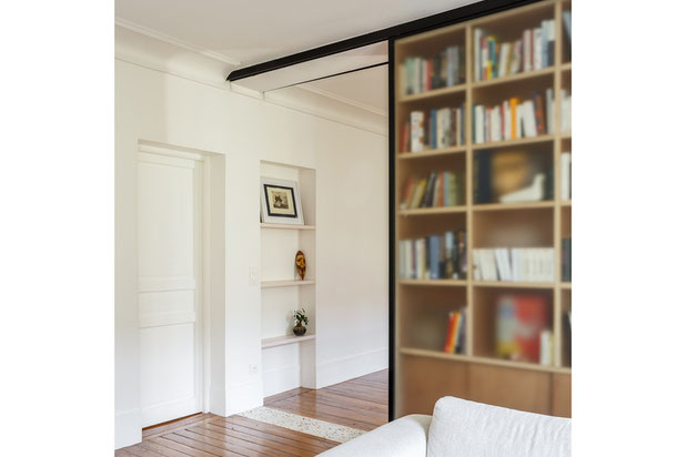 Depuis le séjour vers la chambre d'appoint-rehabilitation-appartement-Paris
