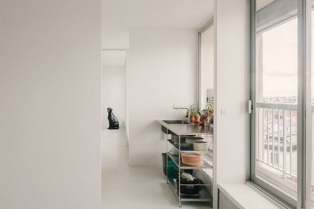 Vue traversante depuis le séjour vers la cuisine-rehabilitation-appartement-Paris