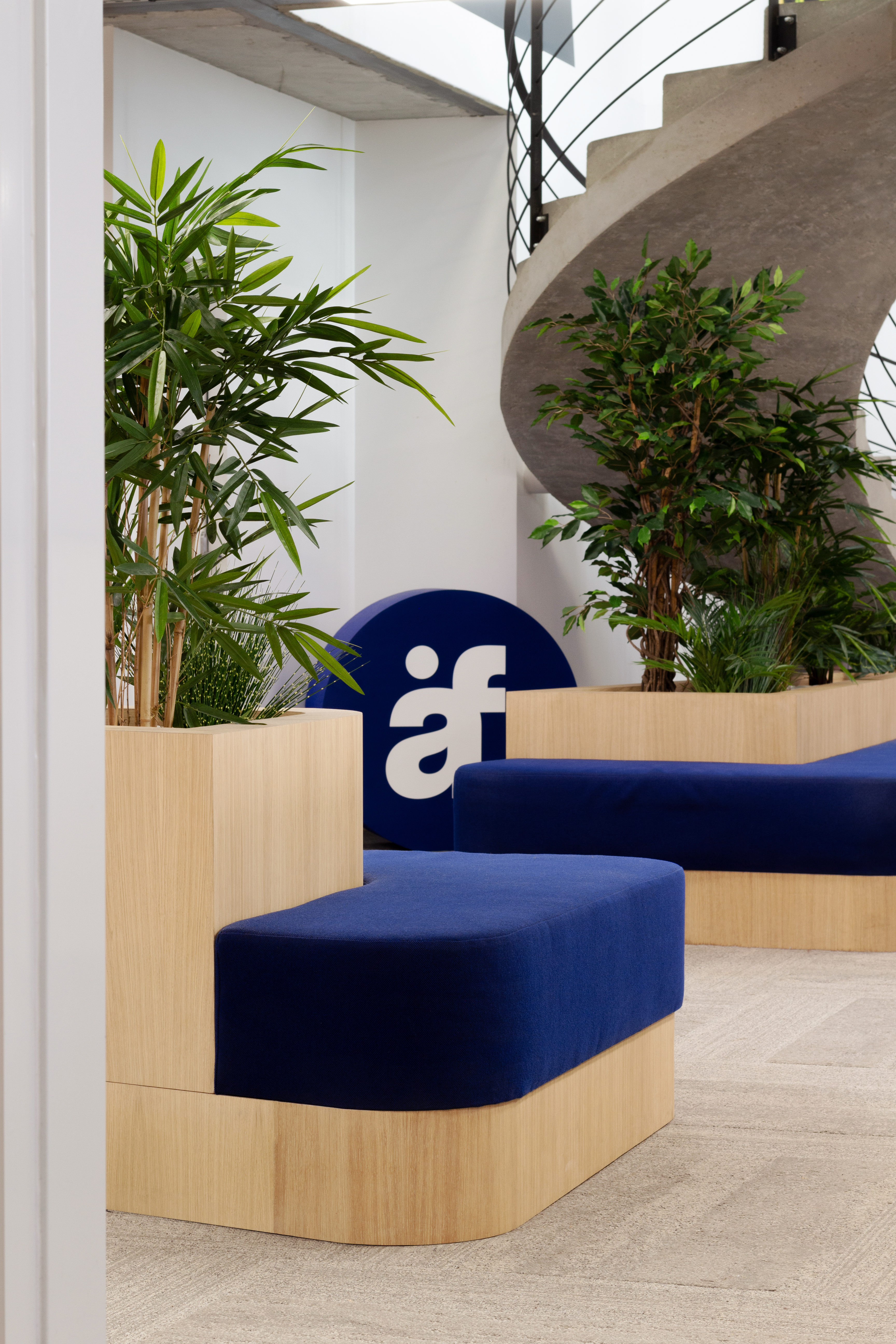 Siège sociale convivial - Rénovation & mobilier (200m²) – aménagement de bureaux Essonne Siège sociale convivial - Rénovation & mobilier (200m²) – aménagement de bureaux Essonne