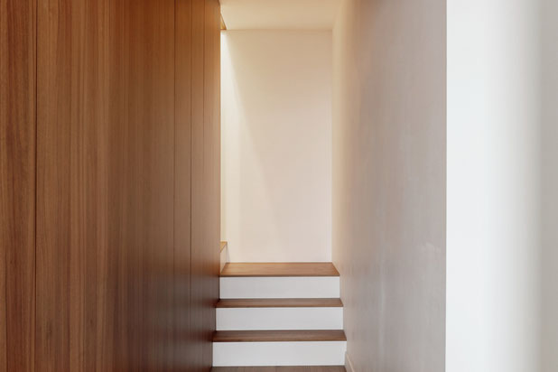 escalier et rangements-renovation-appartement-Asnières-sur-Seine