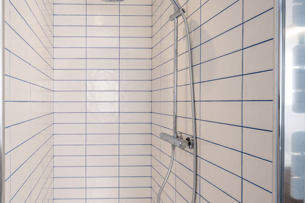 Douche avec des joints de couleur bleu-renovation-maison-Sarzeau